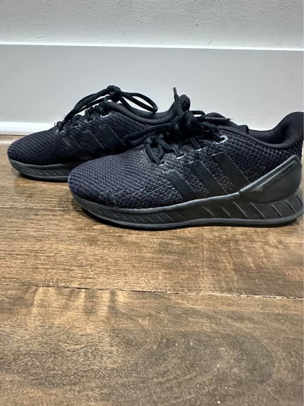 Kids Adidas Sneakers Size 1